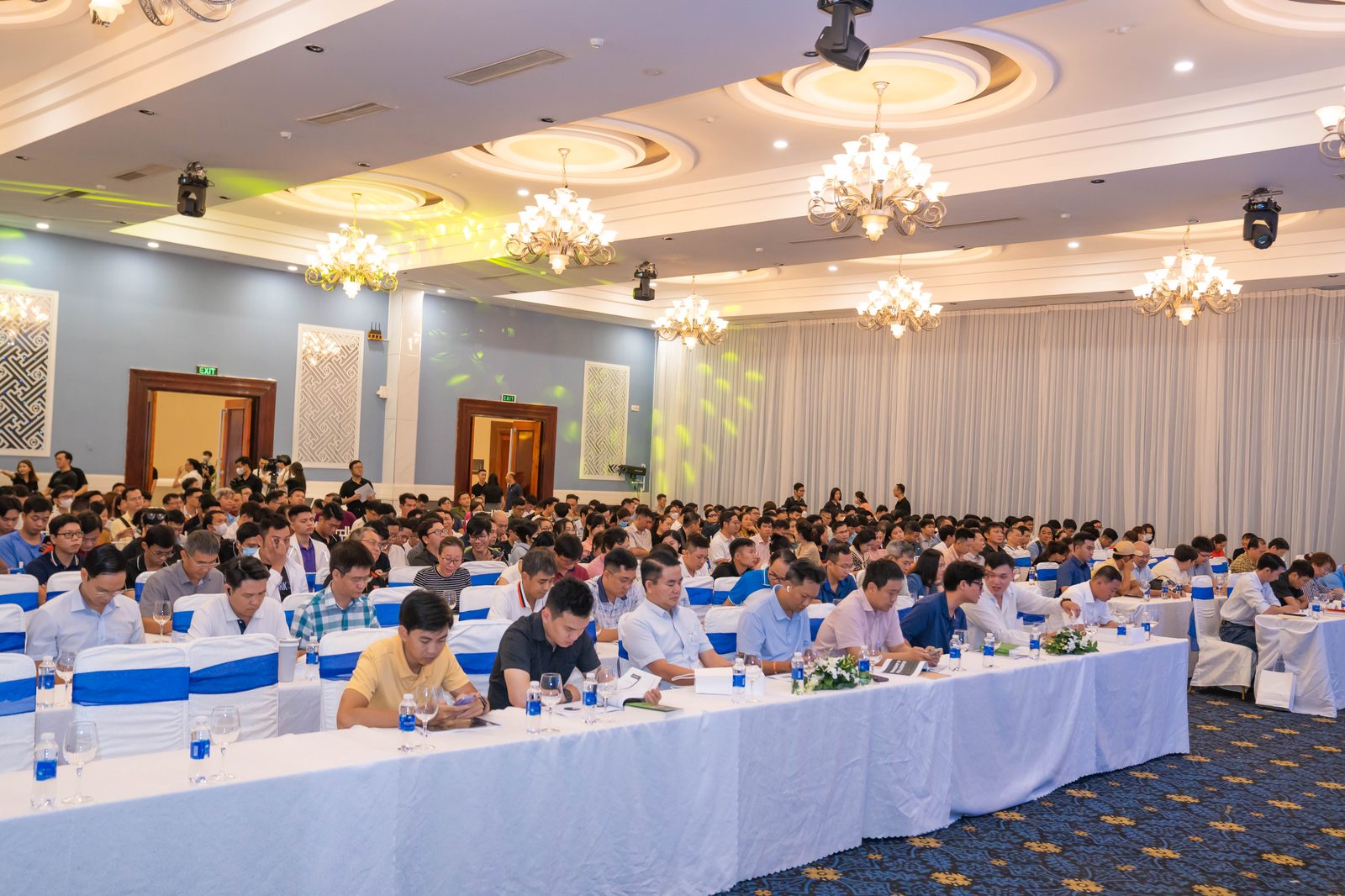 Chụp ảnh tại Doanh nghiệp